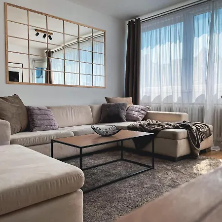 Kirchturm-panorama - Mit Balkon Im Herzen Von Lägenhet *